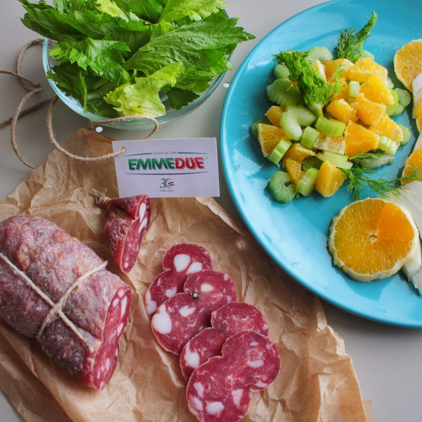 salame con frutta e verdura